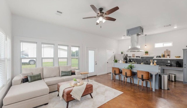 Country Retreat Near Downtown, Winery and Brewery