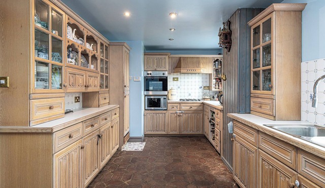 Country retreat on Anglesey only 8 mins from Newborough beach *5/6 beds *250m2