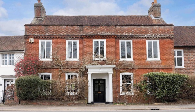 Country Retreat - Sleeps 14 - Large Garden