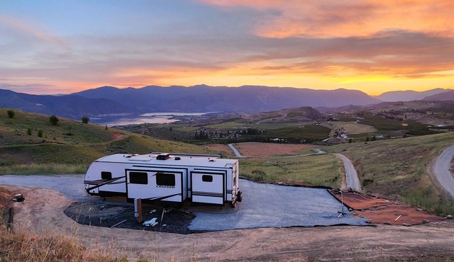 Country RV Glamping with lake, mountain and orchard views!