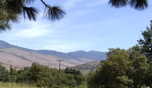 Country's Edge Rooms in just outside of Ashland, convenient for travel
