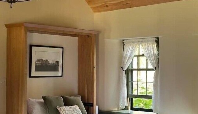 Country School House at Solidago FarmnnUnique, cozy small farm experience!