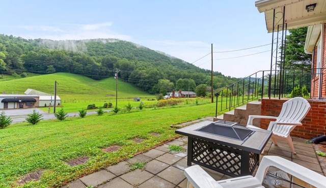 Country Setting. City Convenience. Hot Tub