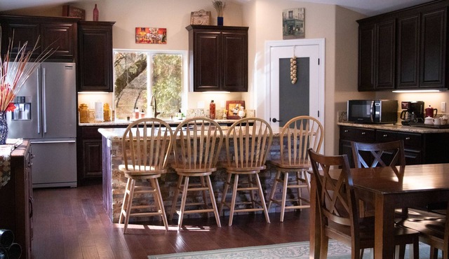 Country Setting in the Heart of Gold Country - Yet close to it all