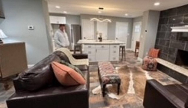 Country setting, only 20 minutes to downtown Hot Springs and Oaklawn Racetrack.