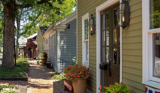 Country Squire Inn & Suites