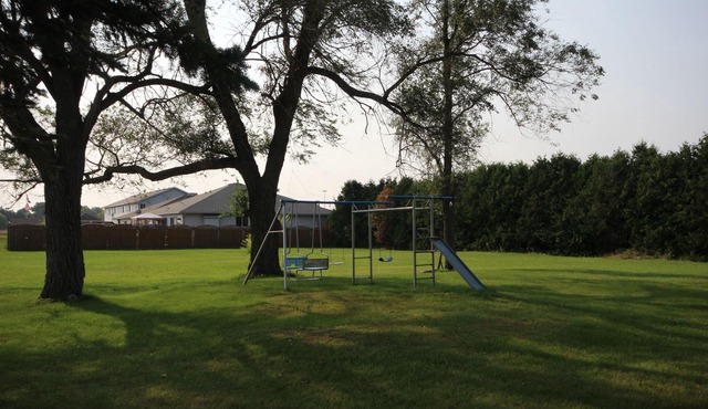 Country Squire Motel