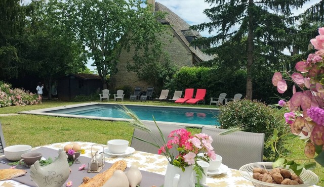 Country stone house with private pool and air conditioning