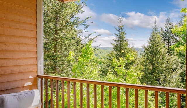 Country-style cottage on the shore of a lake at 5 minutes from a national park.