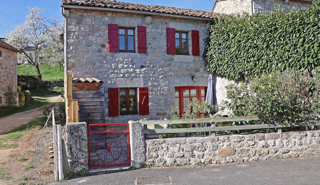 Country-style house close to shops