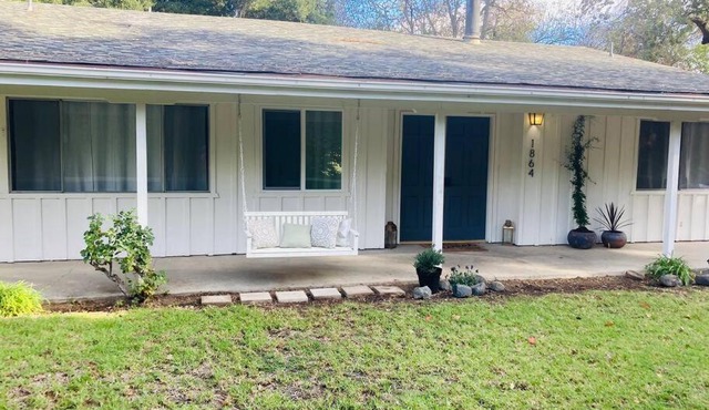 Country Style Home with Bikes! Heart of Wine Country
