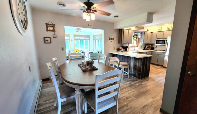 COUNTRY VIEW GETAWAY: ATV/UTV and Country Living Combined, Sleeps 8, near Town.