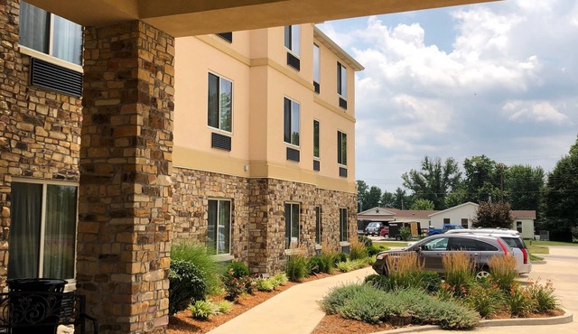 Country View Inn & Suites