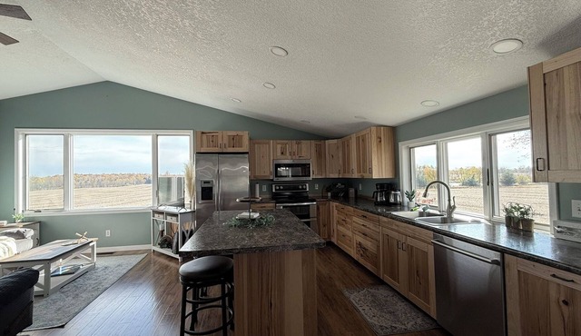 Country View Retreat - 3 bedroom, Private family-friendly home