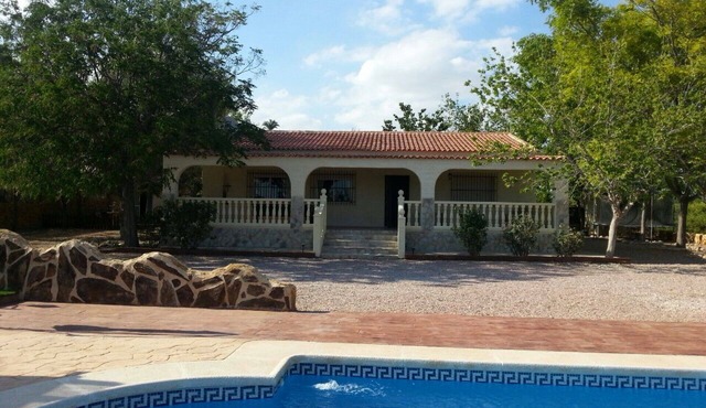 Country Villa retreat hosting up to 8 people