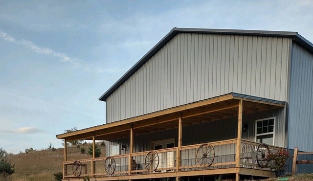 +Country/western home, 35 minutes from Omaha, NE