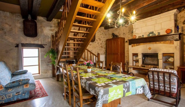 Countryside house with 2 bedrooms, Wifi, parking, pets allowed