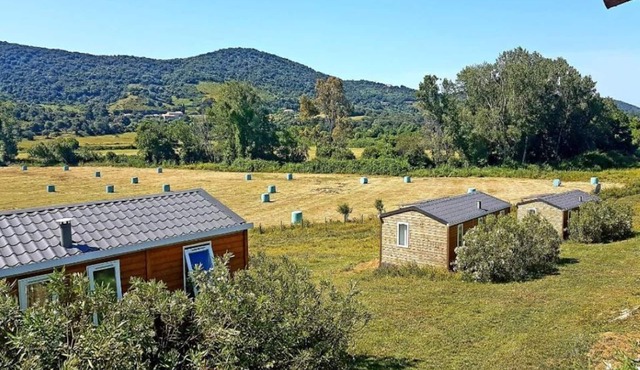 Countryside, 1 km from the beach