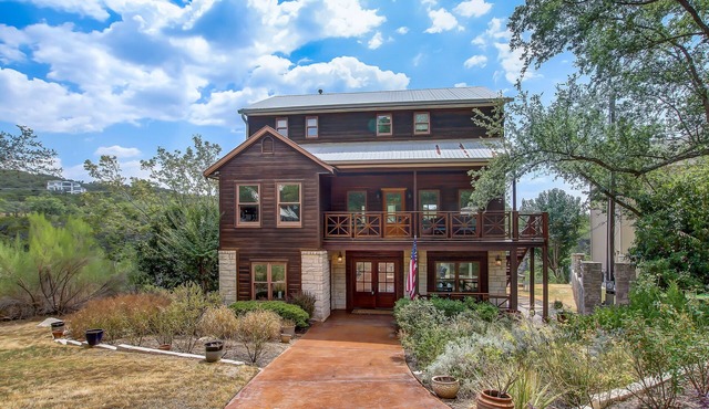 Countryside 3-story home with game room, WFH office & guest house with kitchen