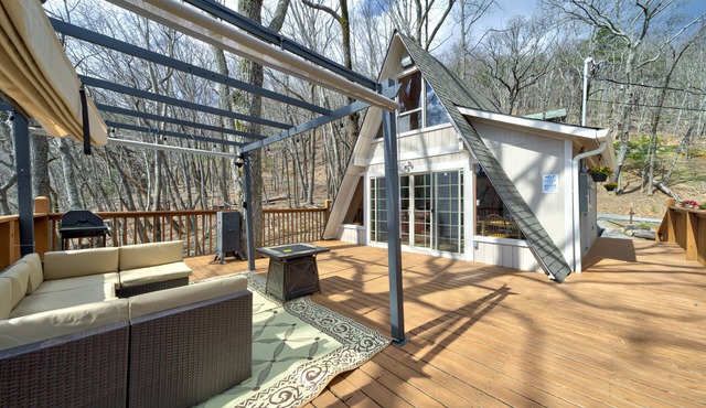Countryside A-frame with alfresco deck, and amazing views.