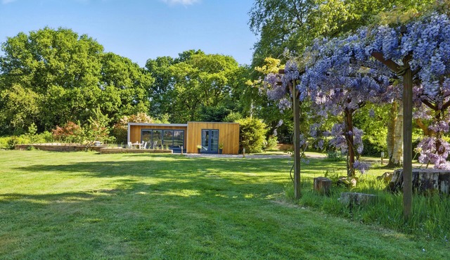 Countryside Annex- Sleeps 2, Free Parking & Garden