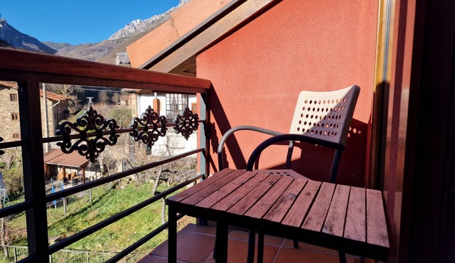 Countryside Apartment with Mountain View