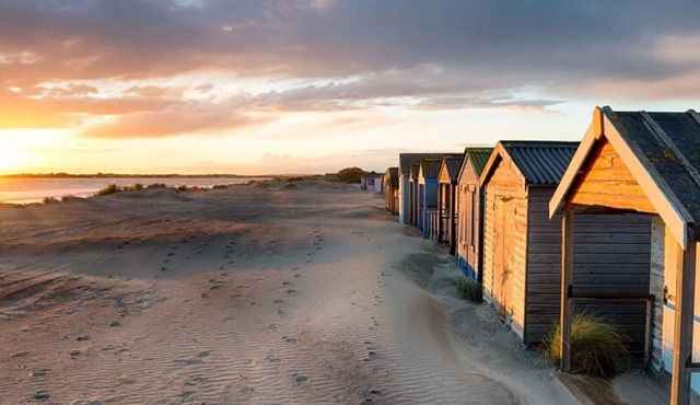 Countryside Bungalow for 4 Close to Beaches