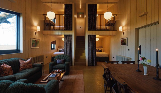 Countryside Cabin | Sleeps 8 | Hot Tub | BBQ