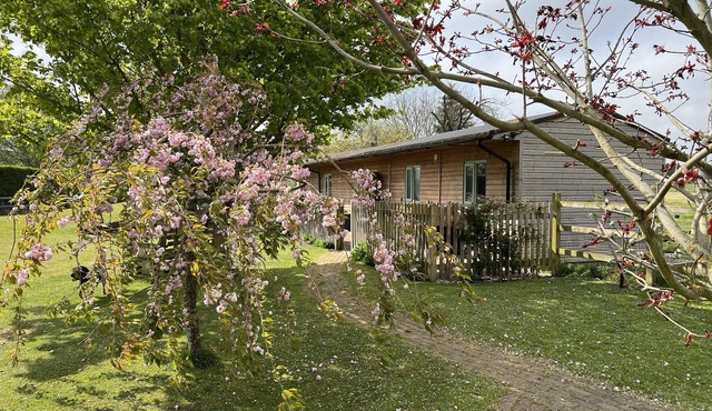 Countryside Cottage with Views Across Fields