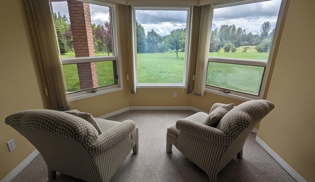 Countryside Charm with City Convenience