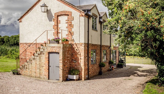 Countryside Coach House near Chester