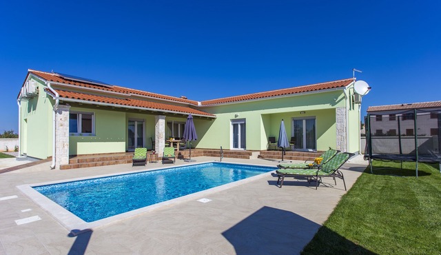 Countryside Comfort Villa with Private Pool in Village Štokovci