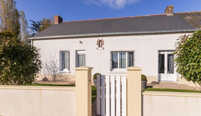 Countryside Cottage with Private Terrace and Garden, Near Châteaubriant