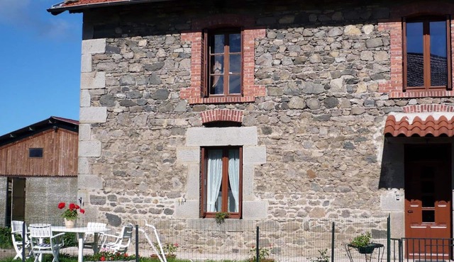 Countryside cottage with pets allowed near Saint-Étienne