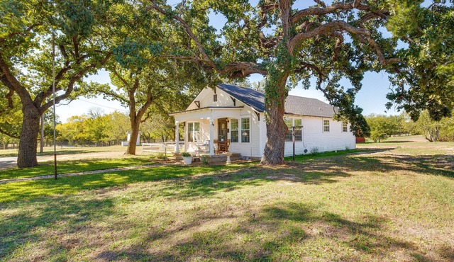 Countryside Cottage w/Fenced Yard in Decatur!