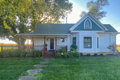 Countryside Cottage w/Large Yard Near Topeka