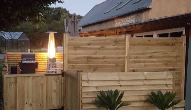 Countryside cottage with Nordic wood fired spa & above ground swimming pool