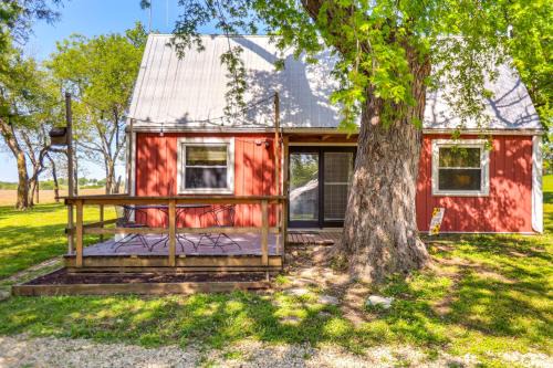 Countryside Escape 14 Mi to Milford & Geary Lakes!