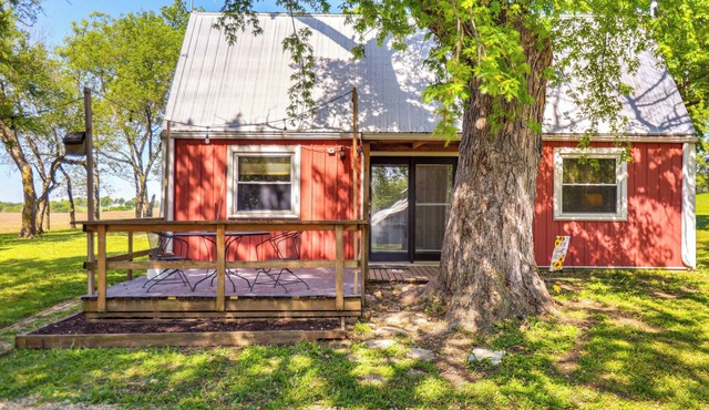 Countryside Escape 14 Mi to Milford & Geary Lakes!