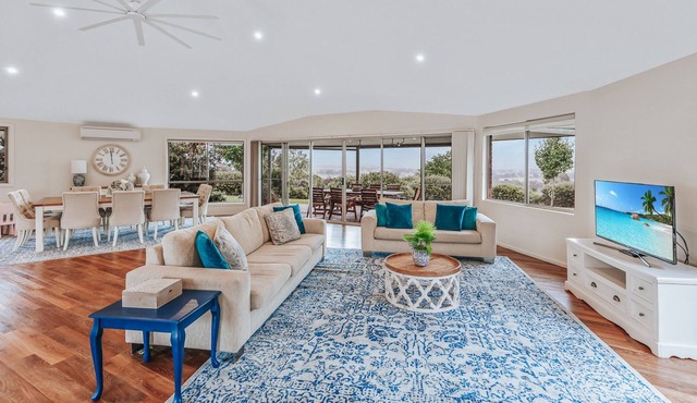 Countryside Escape with Stunning Views and Pool