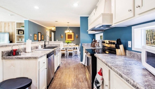Countryside Getaway in Clarkesville! (CDC Safe)