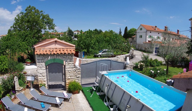 Countryside Holiday Apartment In Village Peresiji