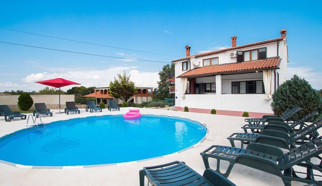 Countryside holiday apartment for 6 persons, tranquil village retreat