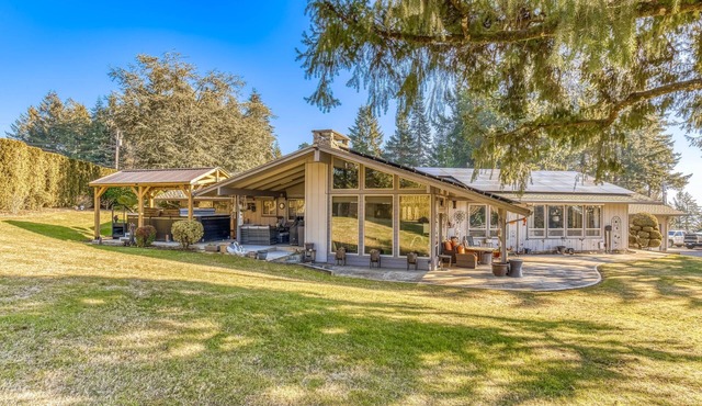 Countryside home with private swim spa, fire pit, spacious kitchen, & game room