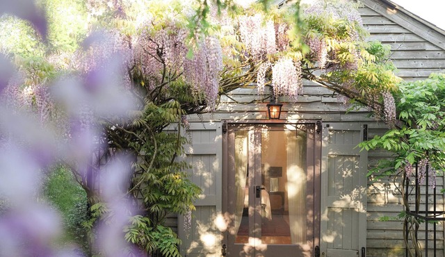 Countryside Lodge on 25-Acre Estate Pet Friendly Fire Pit Ponds Gardens