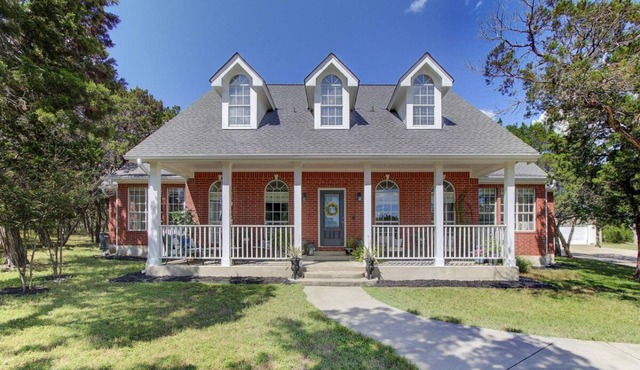 Countryside Manor & Cottage with Pool by Whitetail Rentals