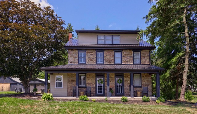 Countryside Manor |Porch, Firepit & Playset