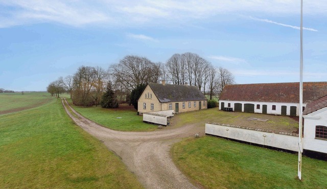 Countryside property with great fishing options