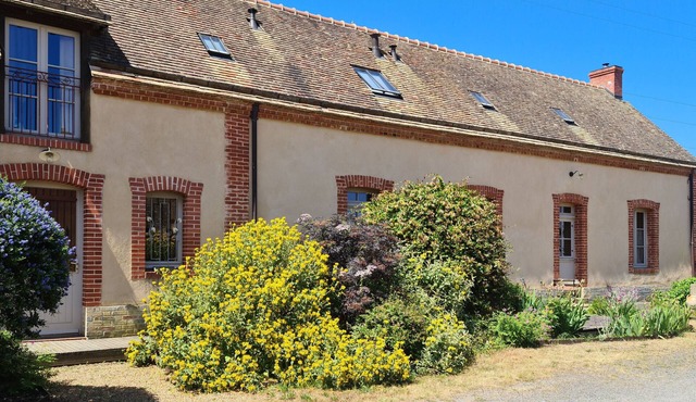 Countryside Retreat Near Le Mans - Restored Longère with Modern Amenities