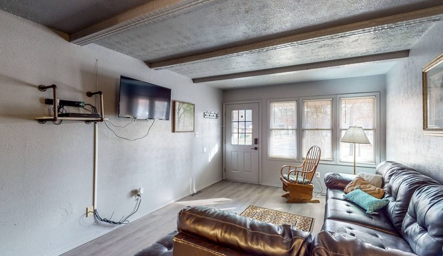 Countryside retreat near the lake with central AC & patio - dog-friendly